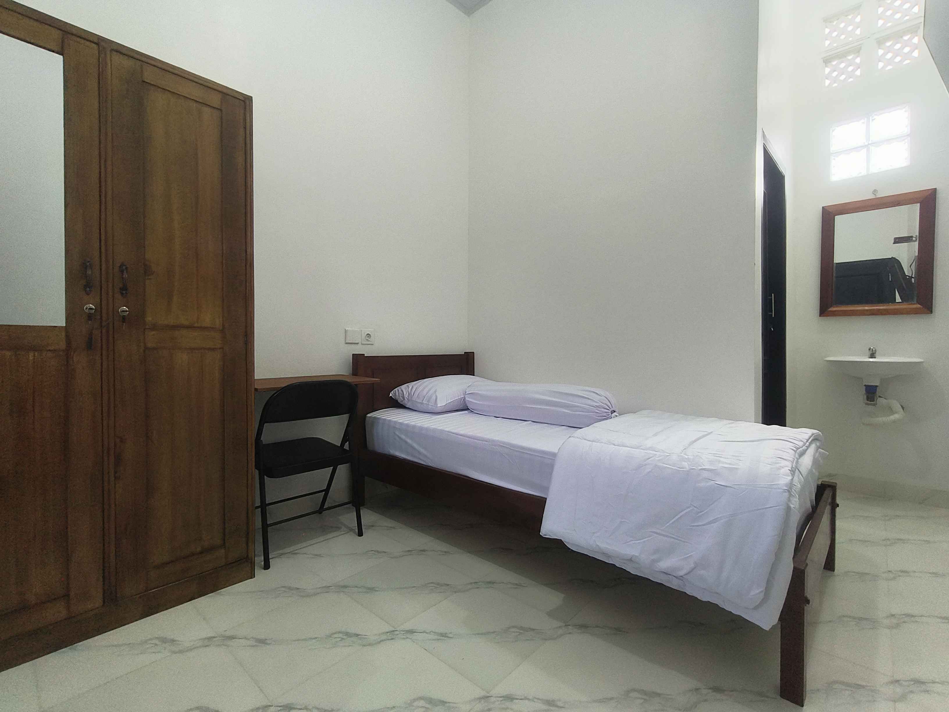 Kamar 04